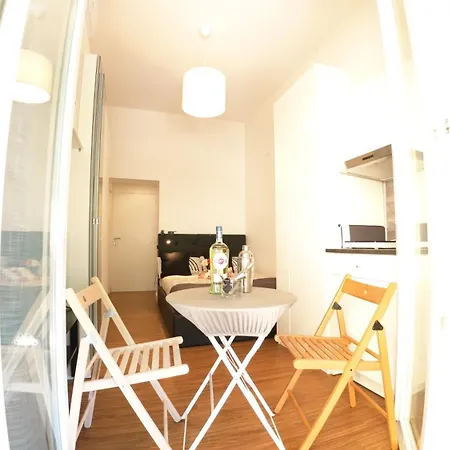 Urban Center 1 Easy Parking Near Tram Apartment *